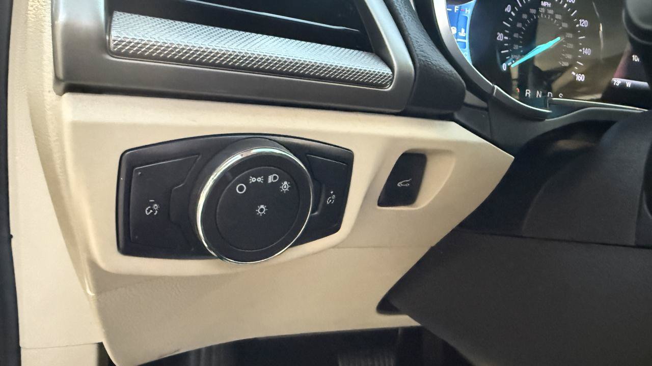 Used 2016 Ford Fusion SE FWD image 19