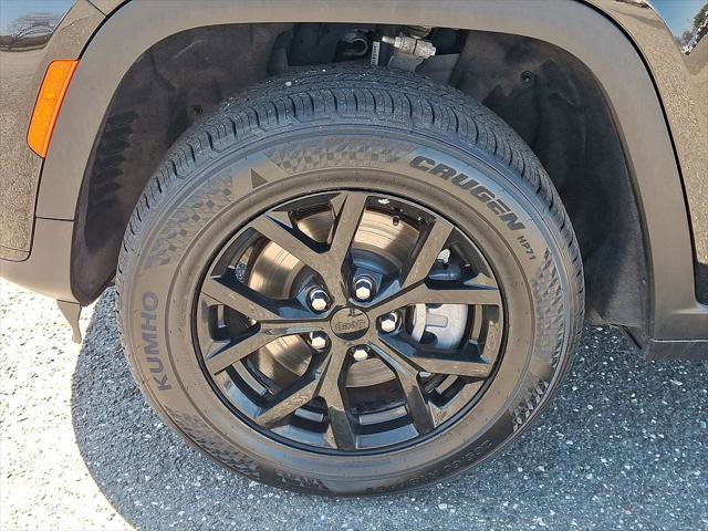 Certified 2024 Jeep Grand Cherokee L Laredo AWD/4WD image 29