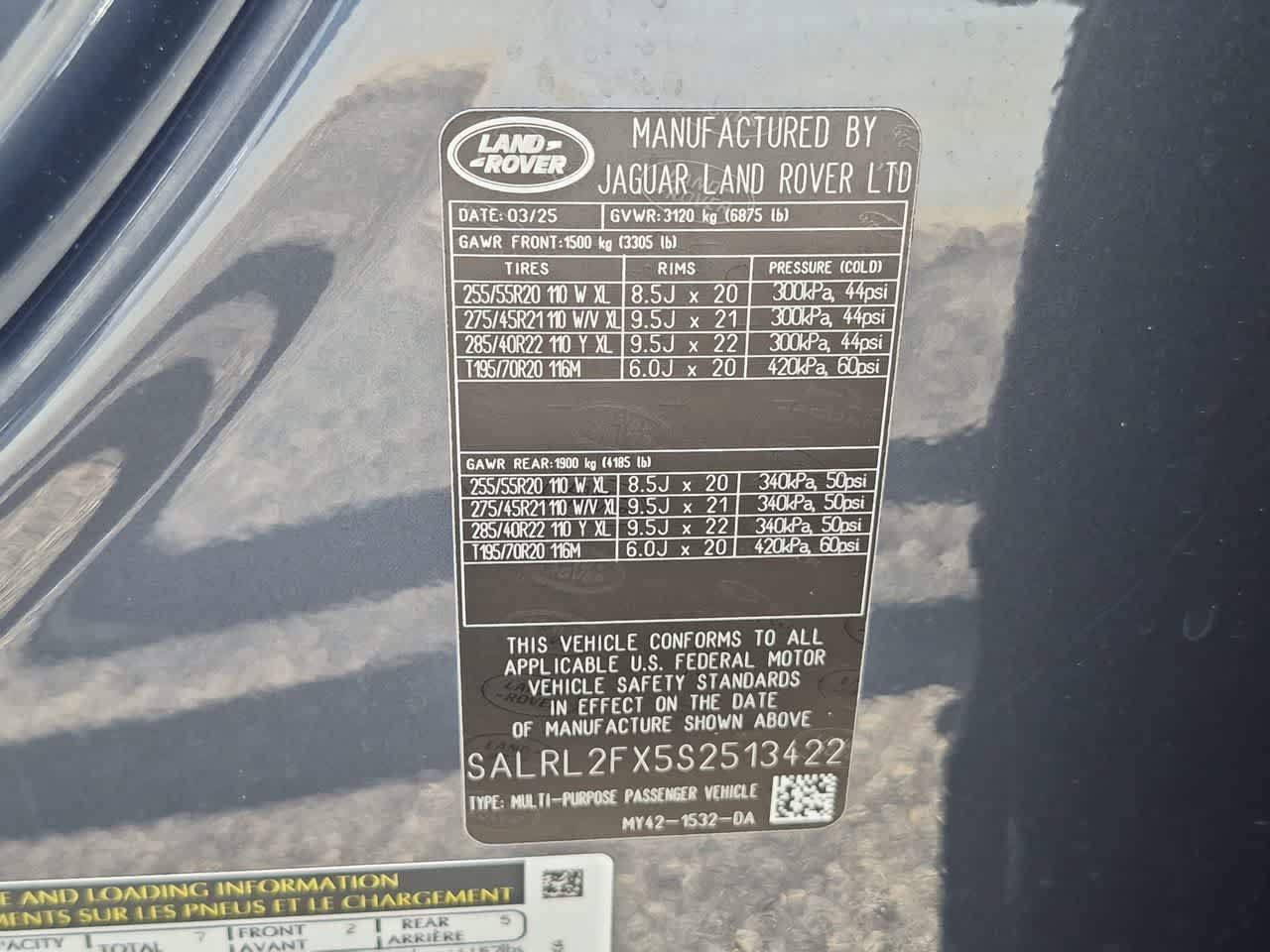 Certified 2025 Land Rover Discovery Dynamic SE AWD/4WD image 33