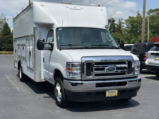Certified 2024 Ford E-450 and Econoline 450 Super Duty w/ Power Windows & Locks Group RWD image 46