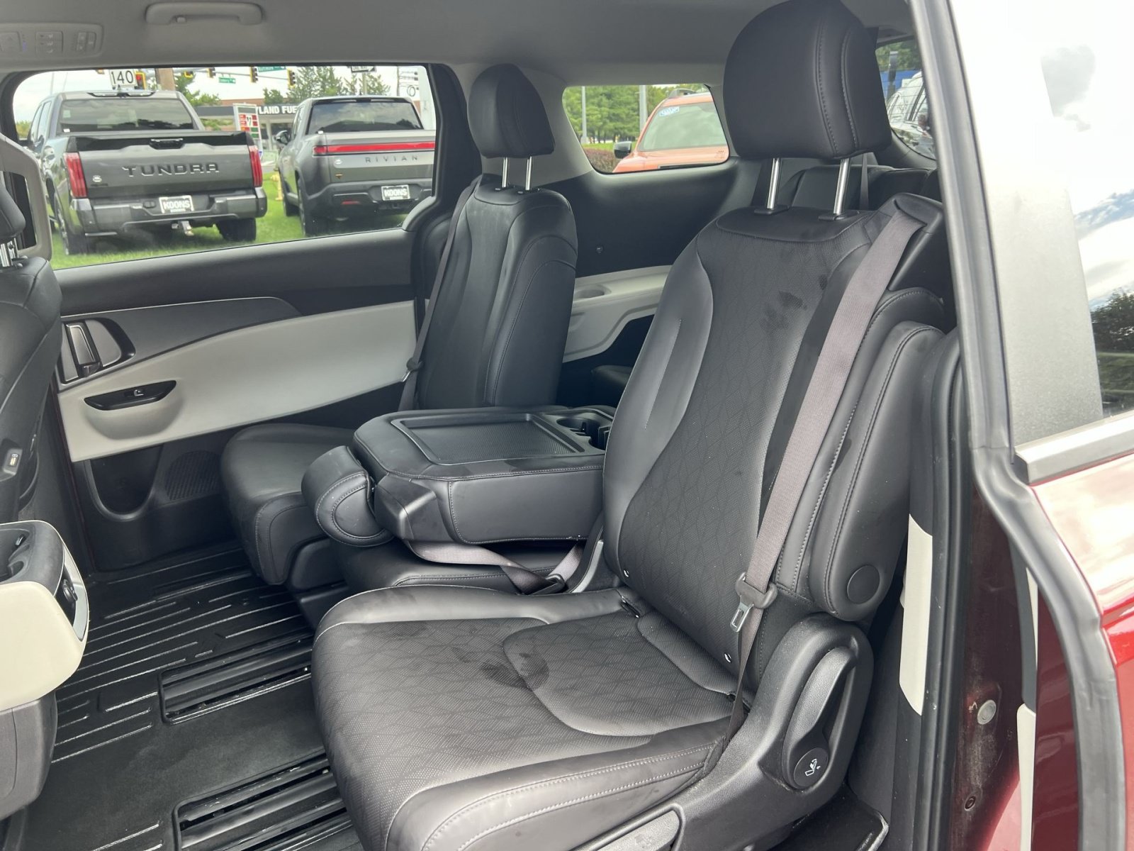Used 2024 Kia Carnival LX FWD image 23