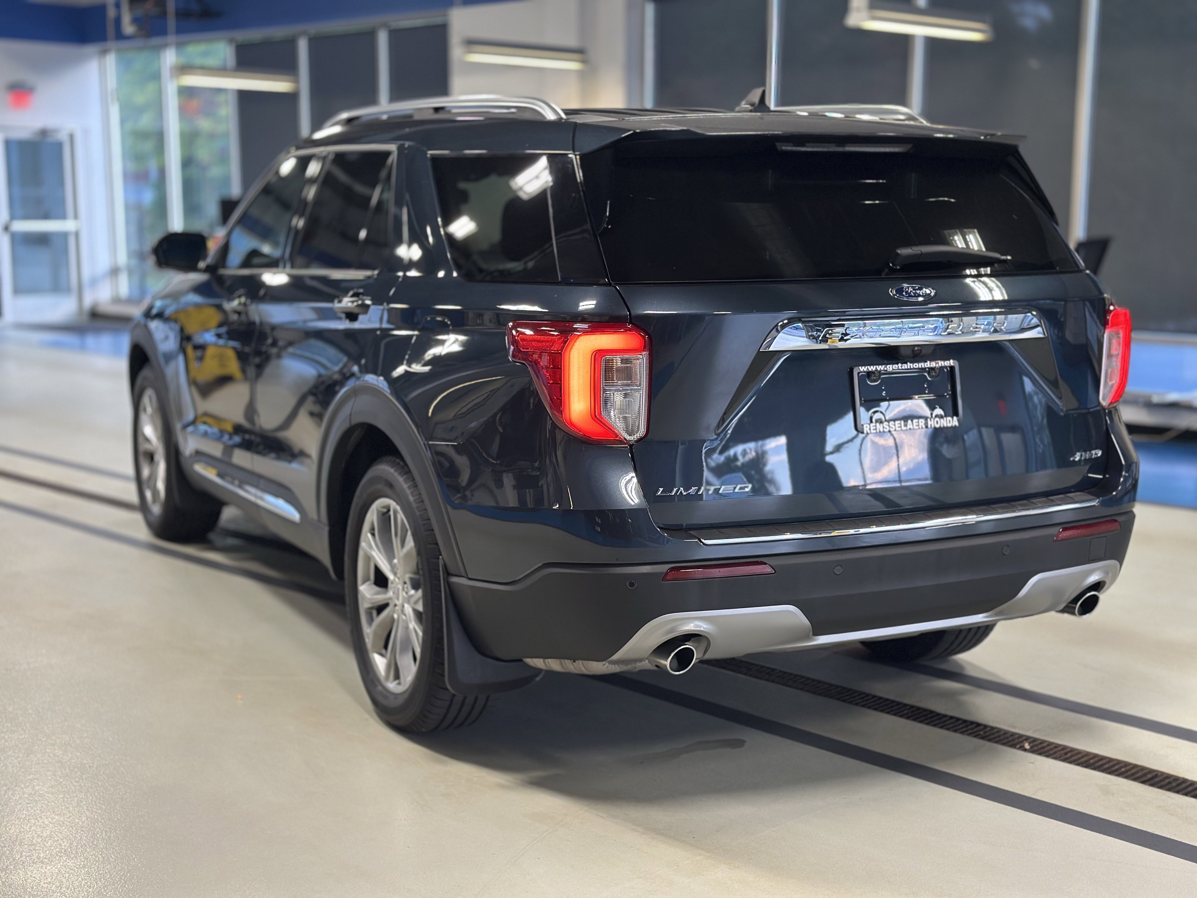 Used 2022 Ford Explorer Limited w/ Equipment Group 301A image 7