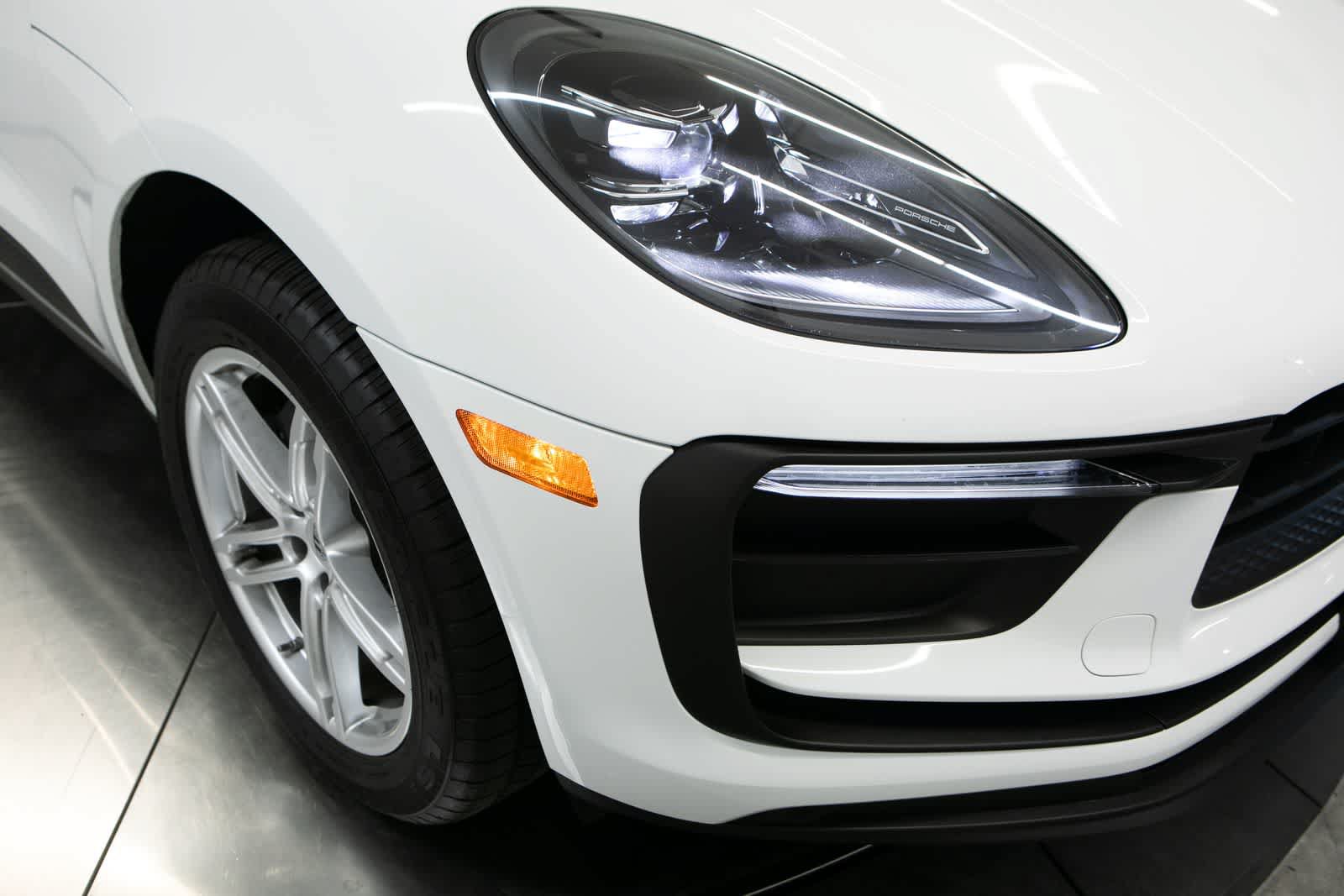 Certified 2025 Porsche Macan AWD/4WD image 12