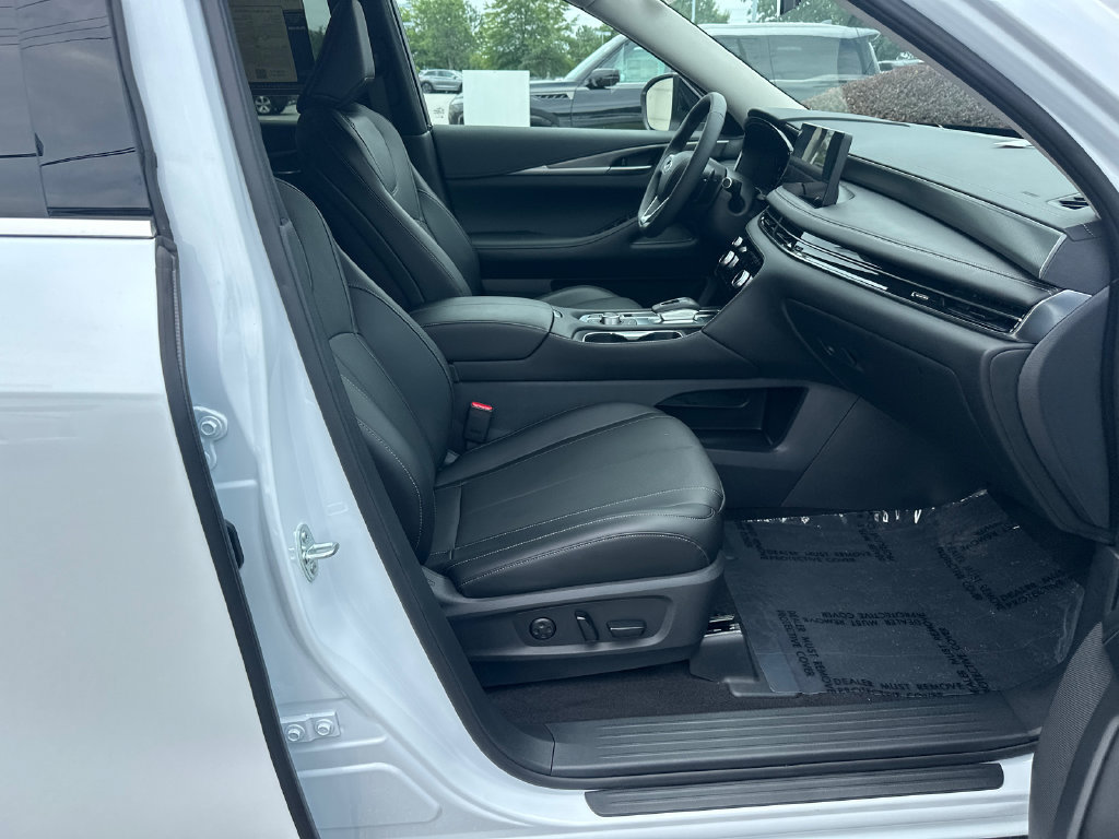 Used 2026 INFINITI QX60 Pure w/ Cargo Package FWD image 11