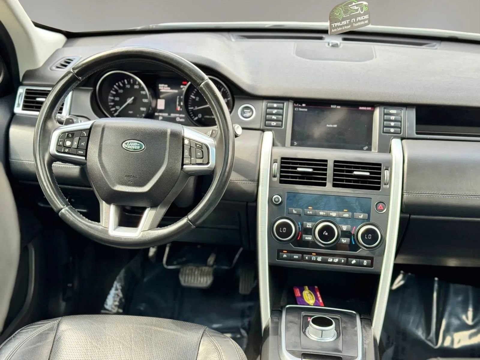 Used 2016 Land Rover Discovery Sport HSE Luxury image 28