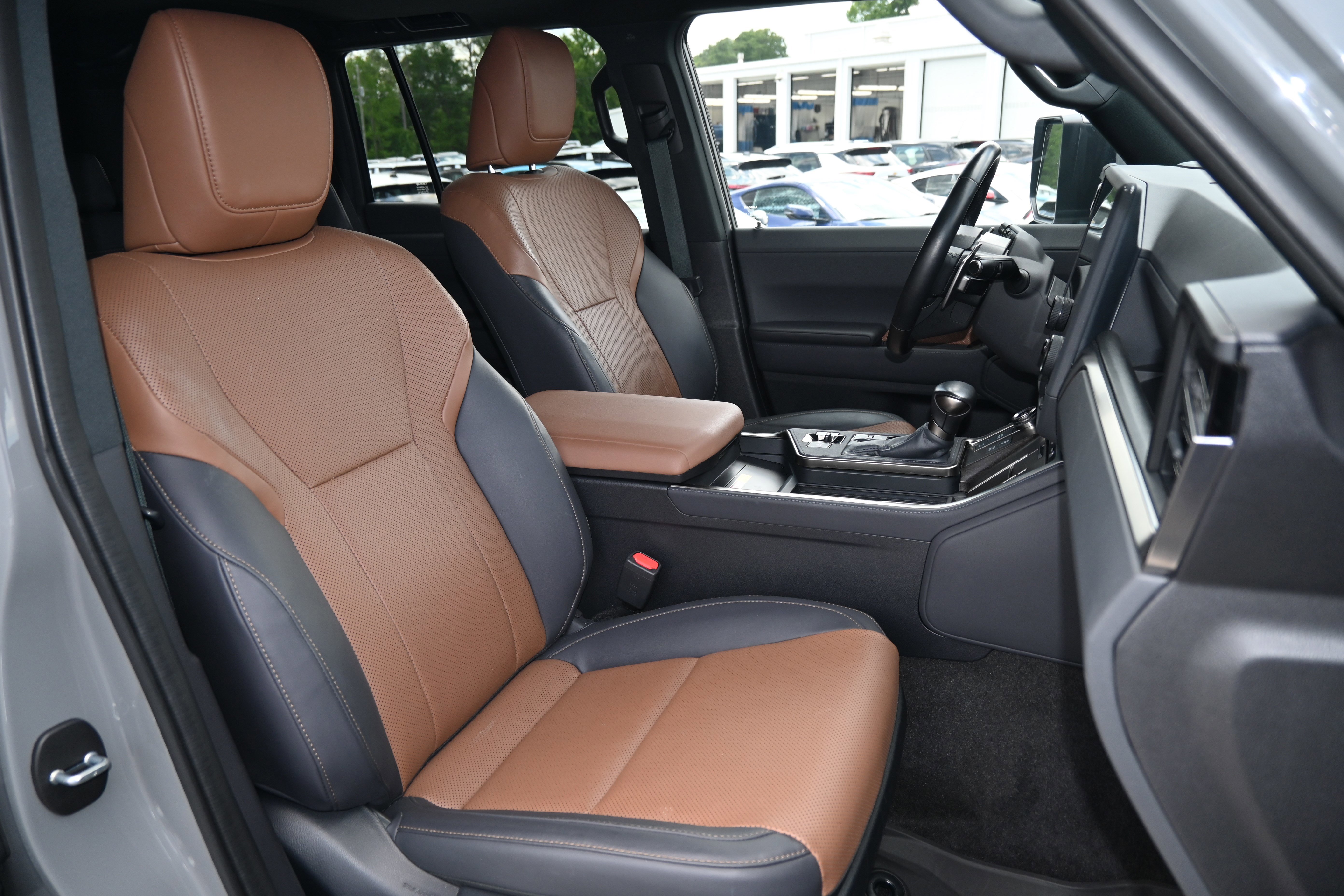 Used 2024 Lexus GX 550 w/ Accessory Package (Z1) AWD/4WD image 30