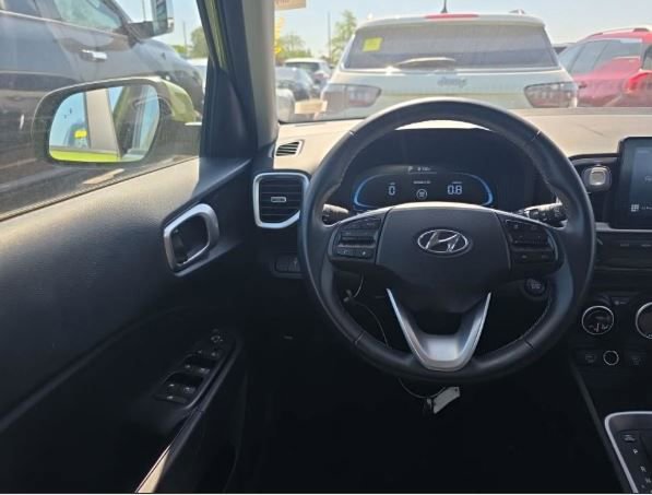 Used 2024 Hyundai Venue SEL FWD image 7