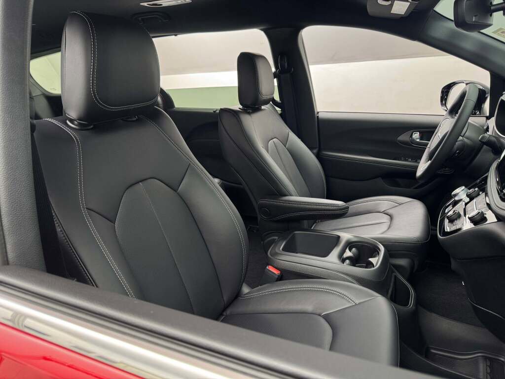 New 2026 Chrysler Pacifica Select image 18