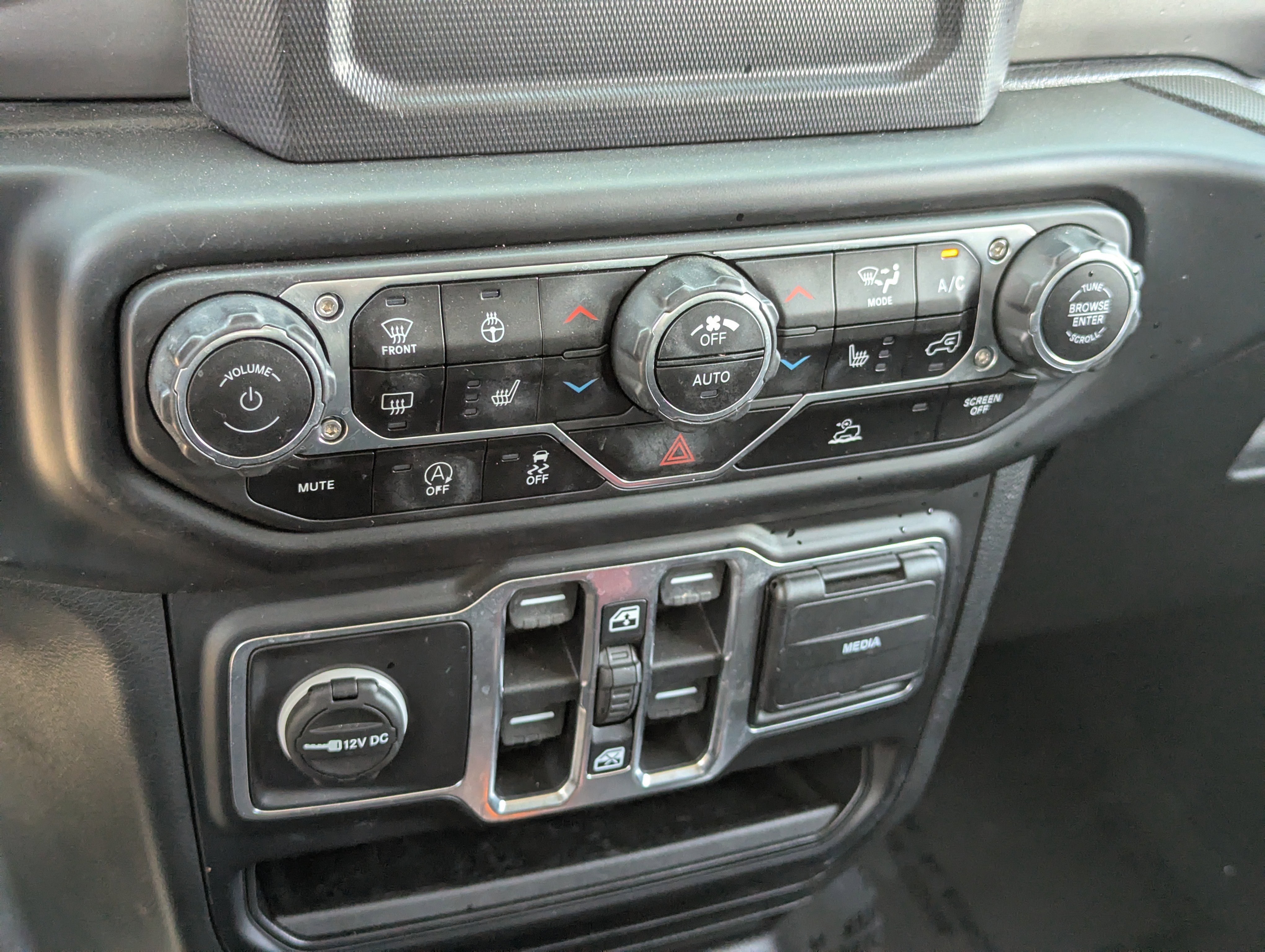 Used 2020 Jeep Gladiator Sport w/ Quick Order Package 24S image 27