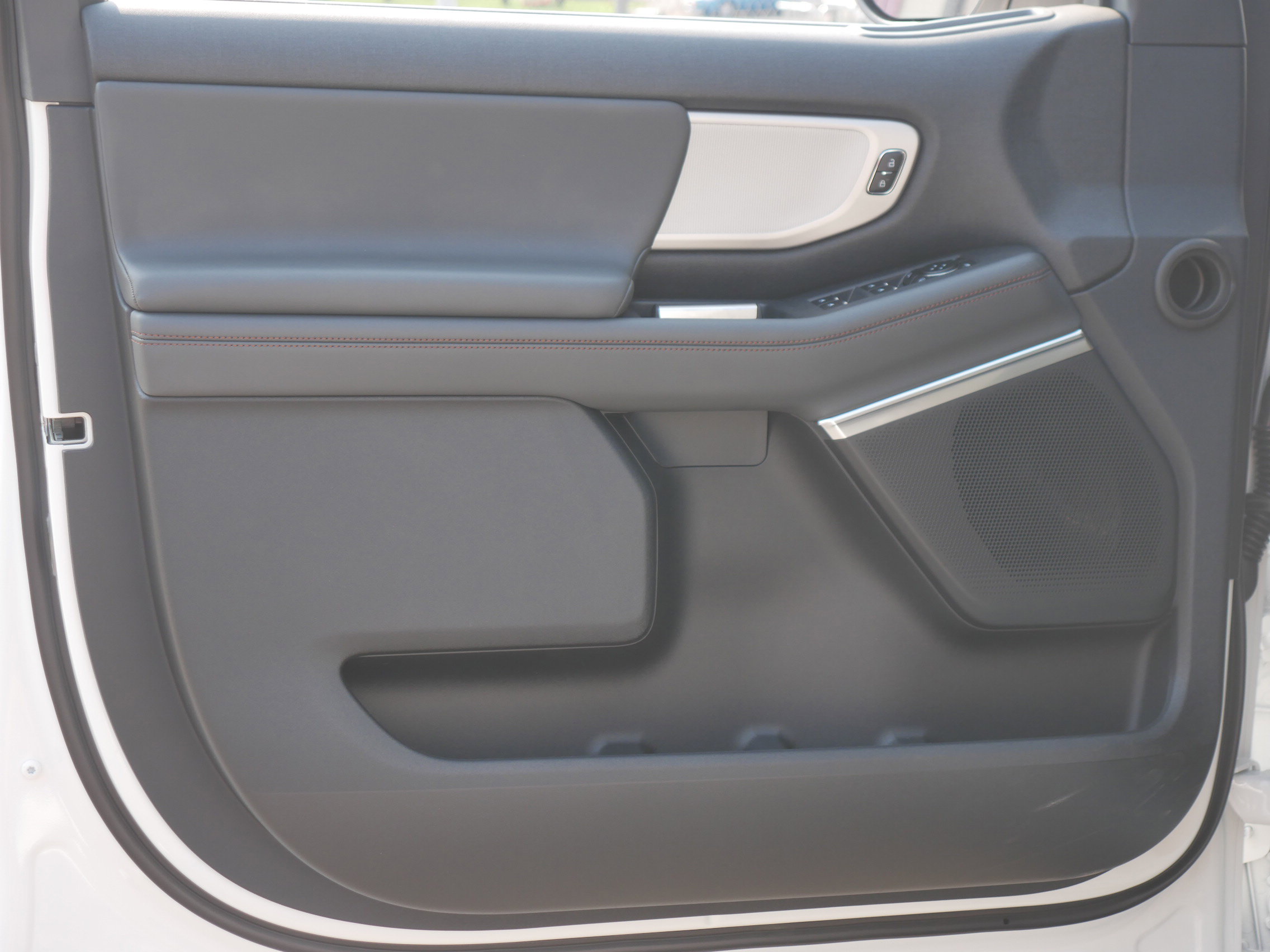 New 2025 Ford Expedition Active image 38