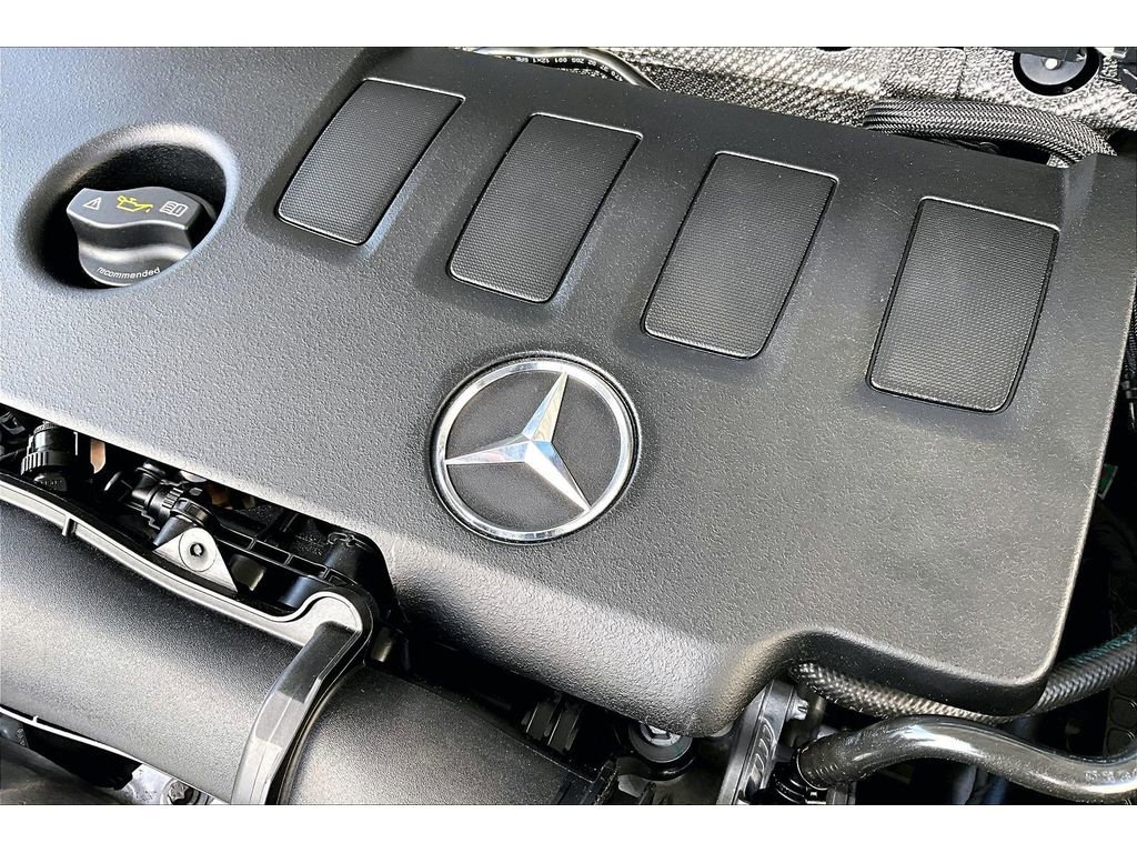 Used 2020 Mercedes-Benz GLB 250 w/ Premium Package image 31
