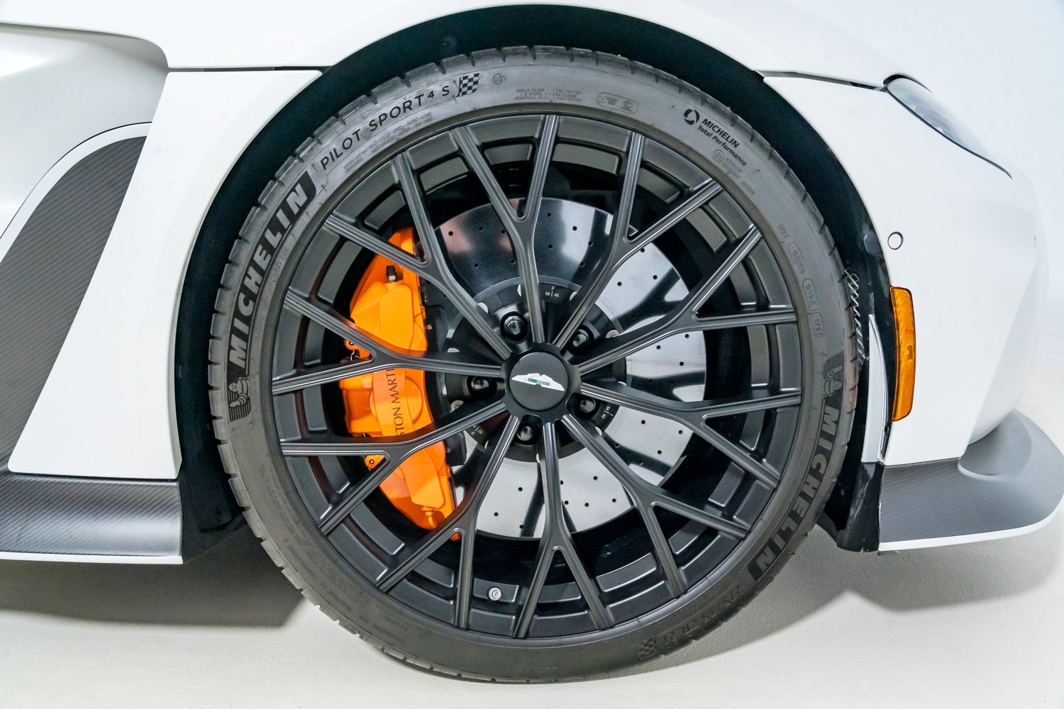 Used 2023 Aston Martin V12 Vantage image 14