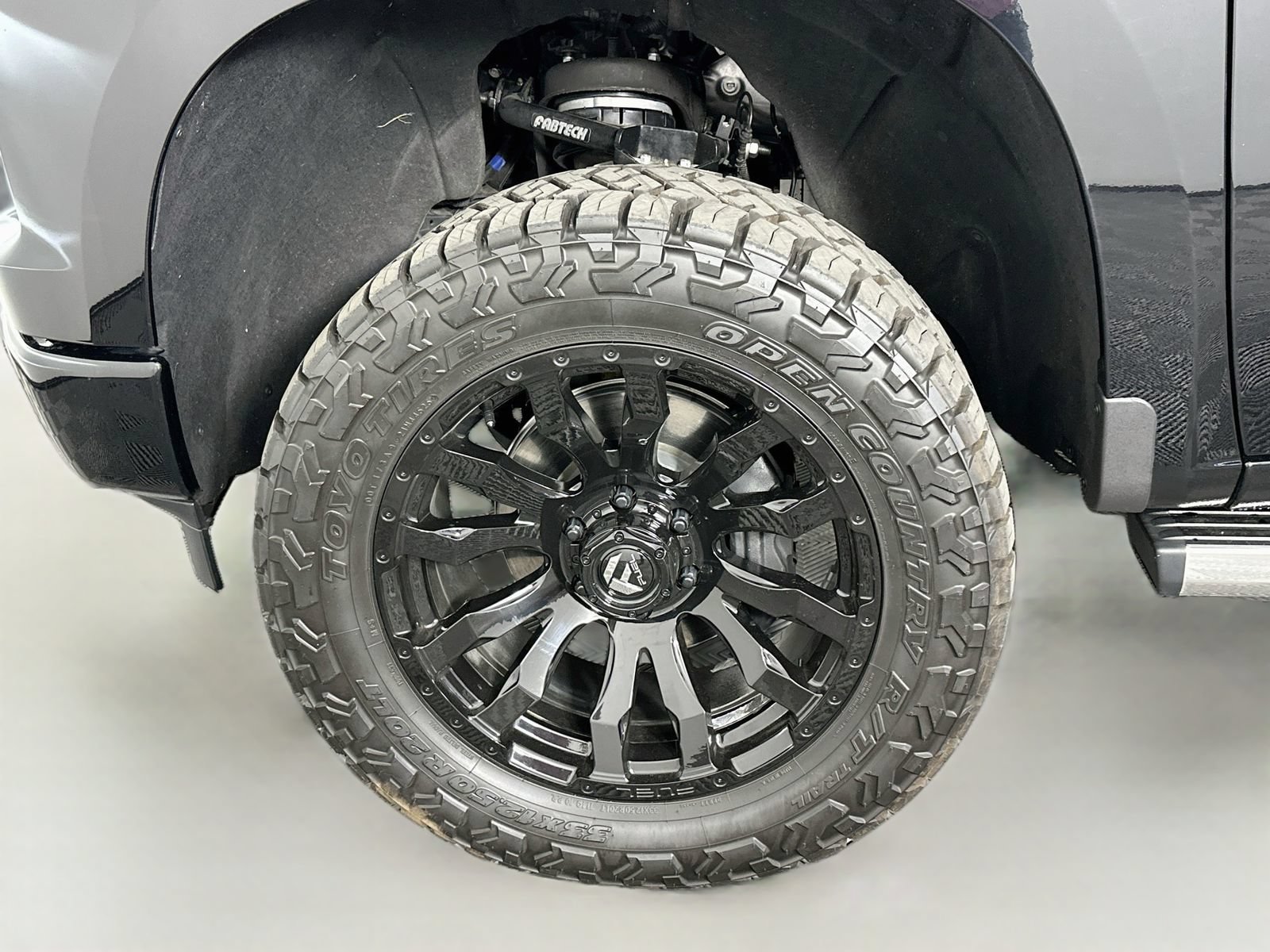 Used 2024 Chevrolet Silverado 1500 High Country w/ Technology Package AWD/4WD image 33