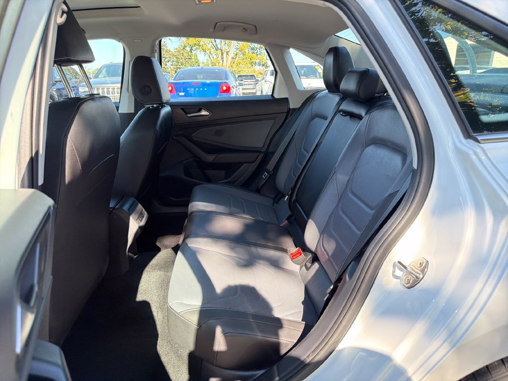 Used 2025 Volkswagen Jetta SEL FWD image 28