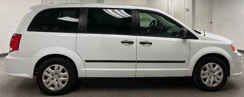 Used 2016 Dodge Grand Caravan American Value Package w/ UConnect Hands-Free Group image 4