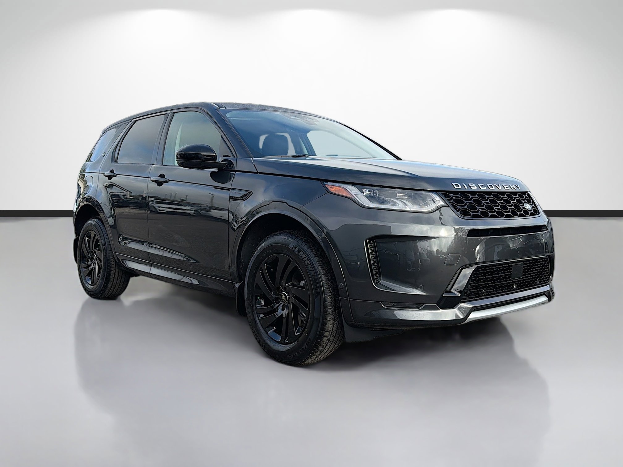 Used 2025 Land Rover Discovery Sport S image 7