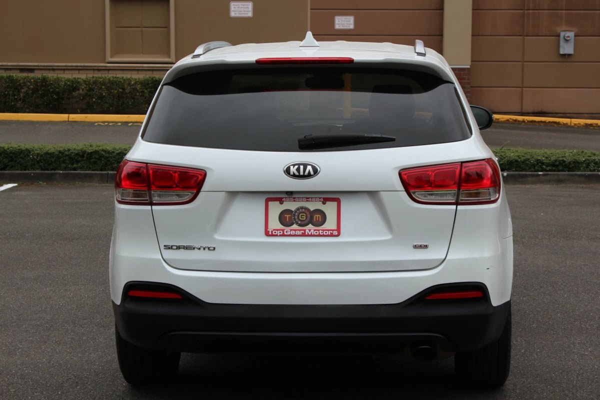 Used 2018 Kia Sorento FWD image 4