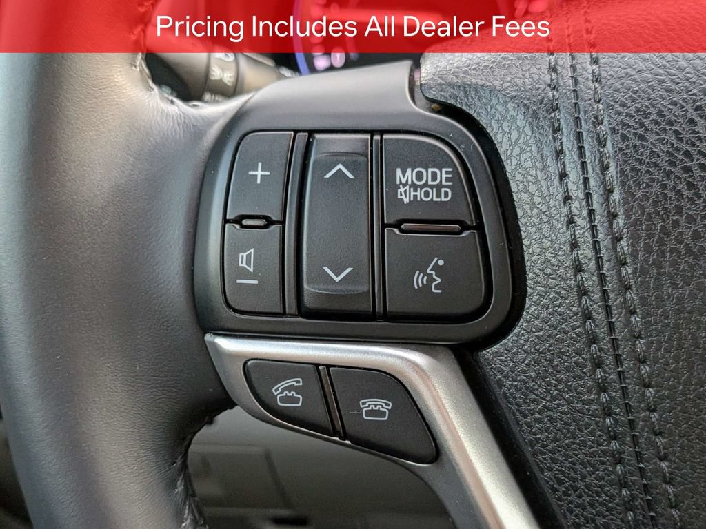 Used 2016 Toyota Highlander XLE FWD image 28