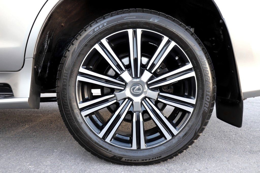 Used 2019 Lexus LX 570 4WD w/ Luxury Package image 93