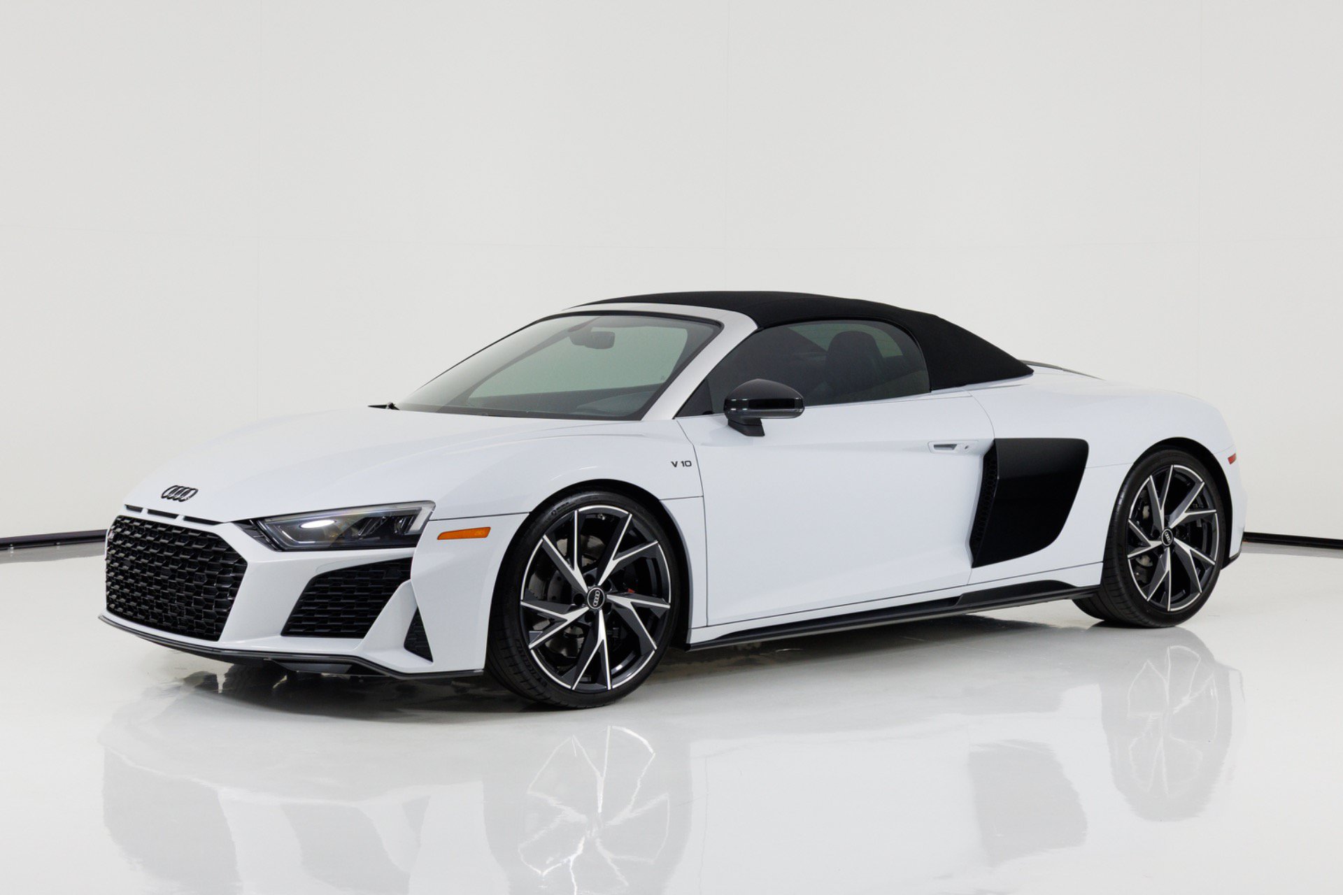 Used 2022 Audi R8 V10 w/ Premium Package RWD image 9