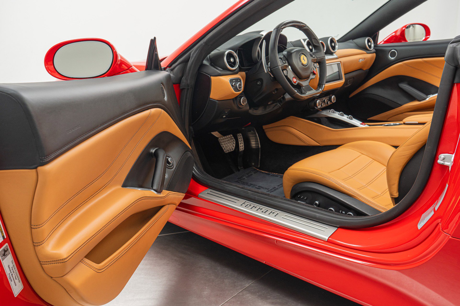 Used 2016 Ferrari California T image 22
