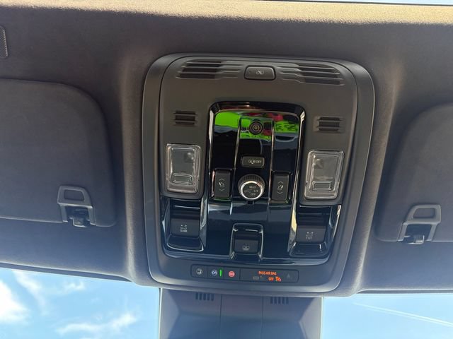 Certified 2026 Cadillac Escalade V w/ LPO, ONYX Package AWD/4WD image 25