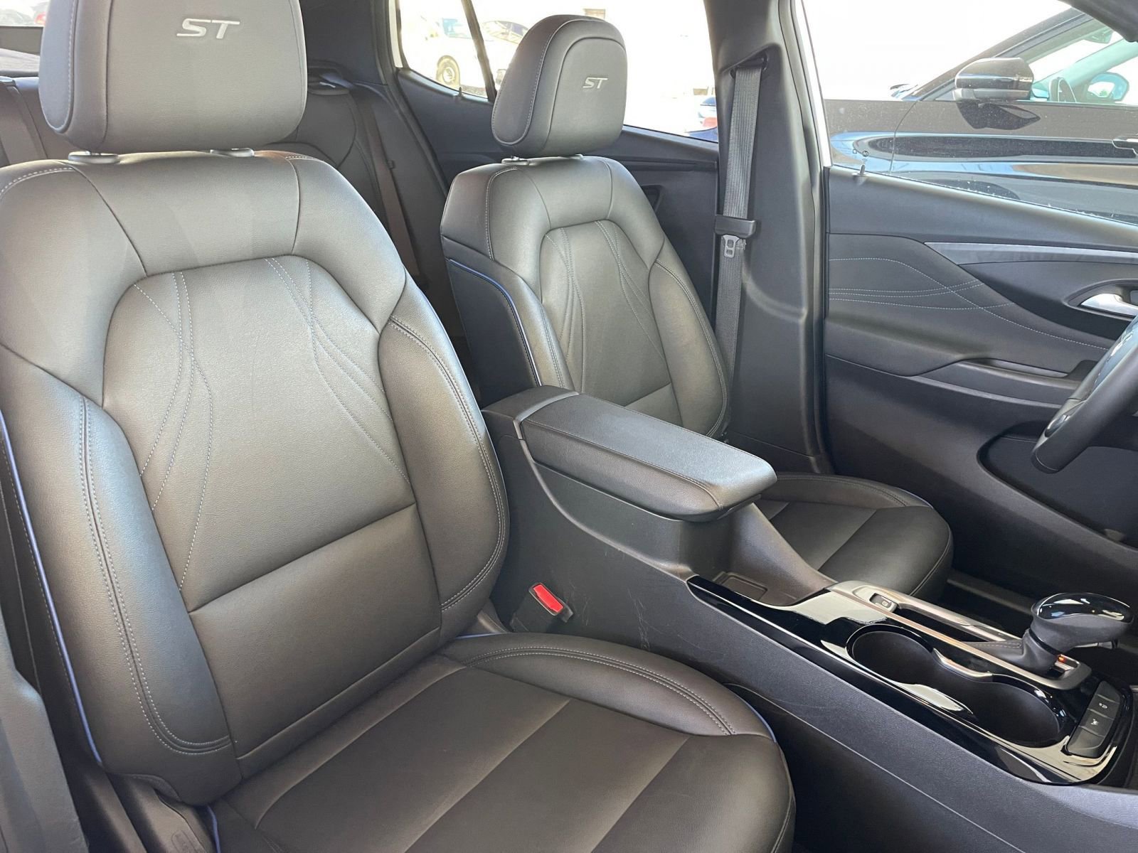 Used 2025 Buick Envista Sport Touring image 34