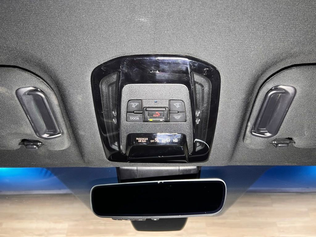 Used 2024 Toyota Venza XLE AWD/4WD image 23