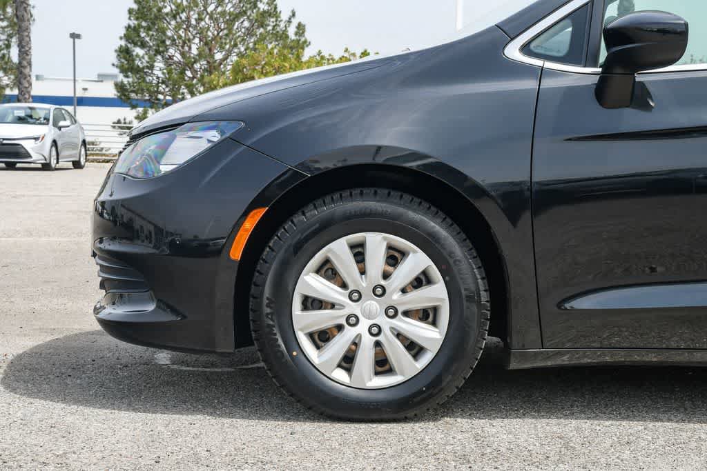 Used 2019 Chrysler Pacifica L FWD image 10