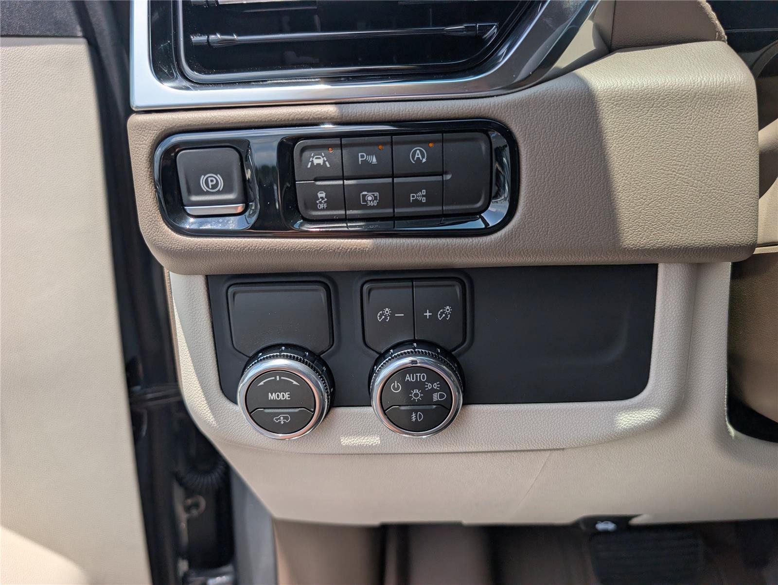 New 2026 GMC Yukon Denali w/ Sun & Power Step Package RWD image 13