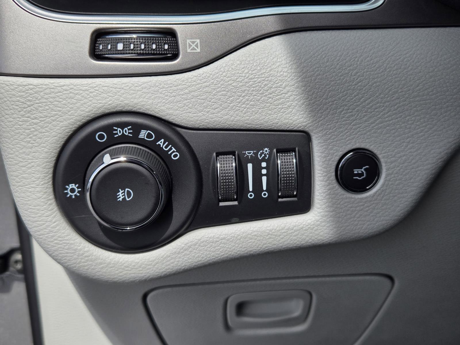 Certified 2022 Jeep Cherokee Latitude Lux w/ Sun & Sound Group AWD/4WD image 20
