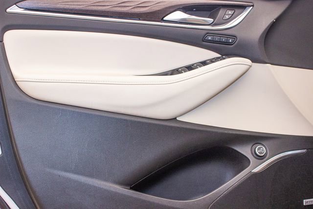 Used 2022 Buick Enclave Avenir w/ Avenir Technology Package image 25