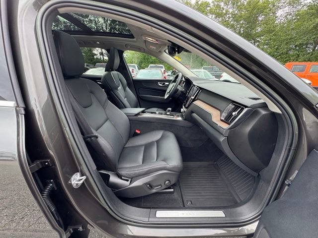 Used 2022 Volvo XC60 B5 Momentum w/ Climate Package AWD/4WD image 27