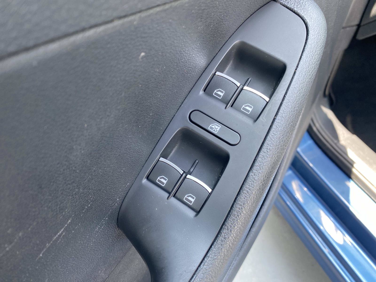 Used 2017 Volkswagen Jetta SEL FWD image 16