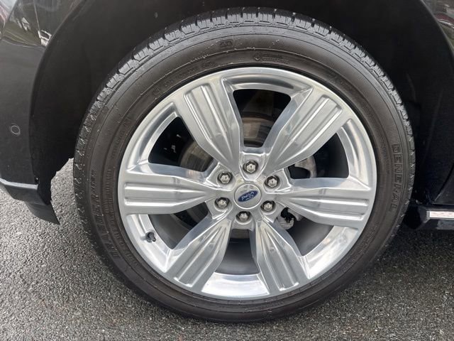 Used 2024 Ford Expedition Platinum image 13