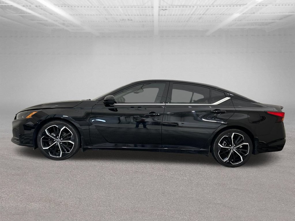 Used 2023 Nissan Altima 2.5 SR FWD image 2