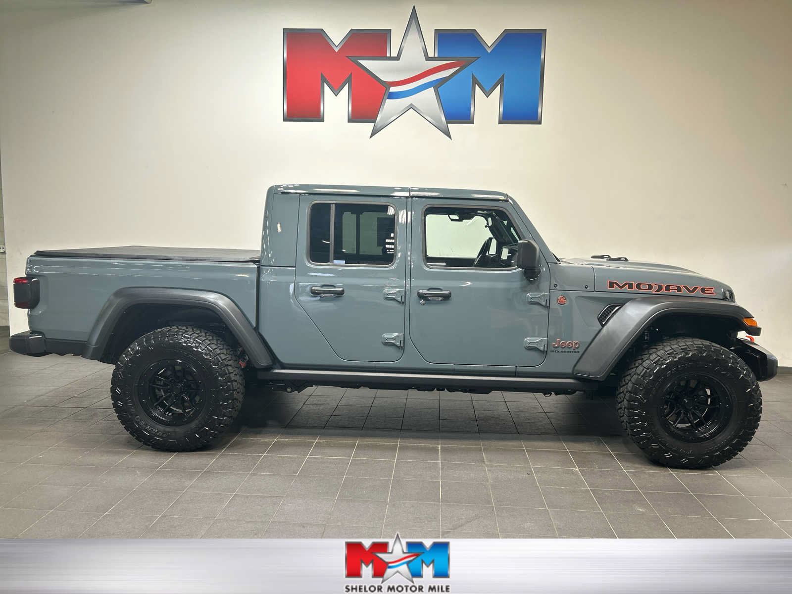 Used 2025 Jeep Gladiator Mojave w/ Convenience Group AWD/4WD image 1