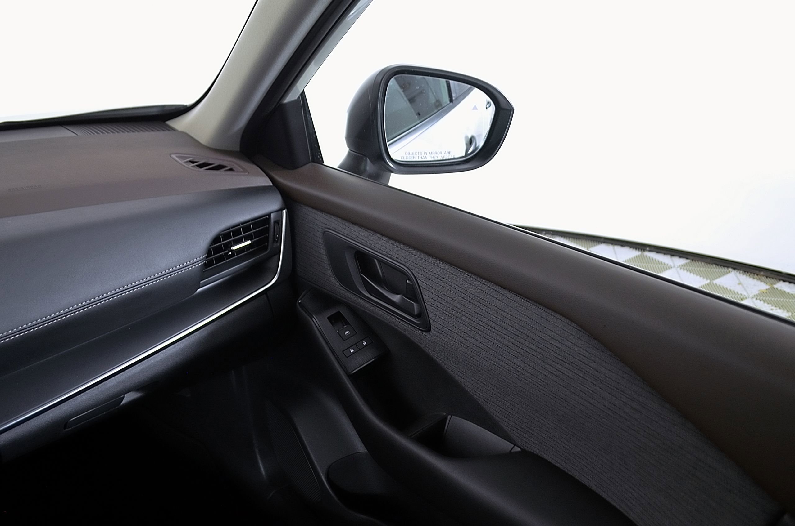 Used 2023 Nissan Rogue S FWD image 20