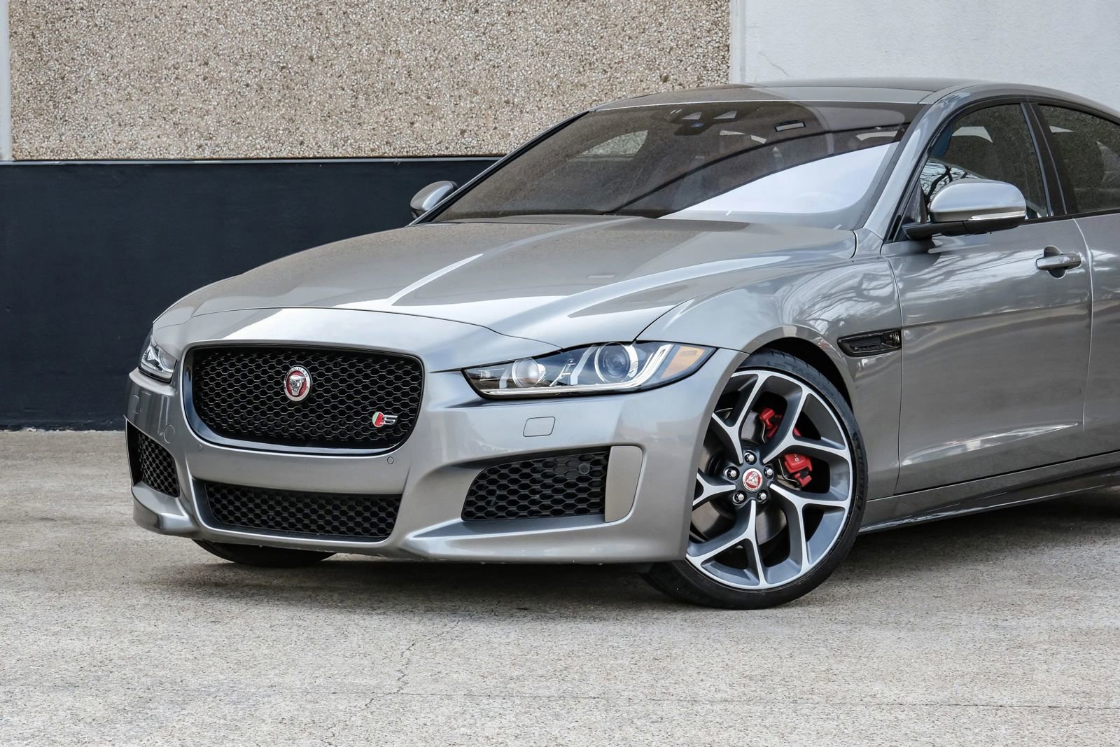 Used 2019 Jaguar XE S image 2