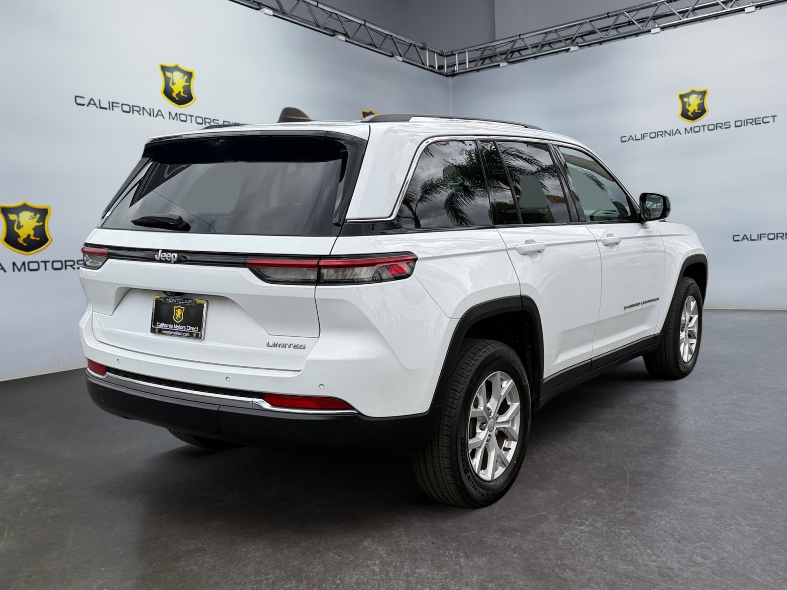 Used 2023 Jeep Grand Cherokee Limited w/ Luxury Tech Group II RWD image 5