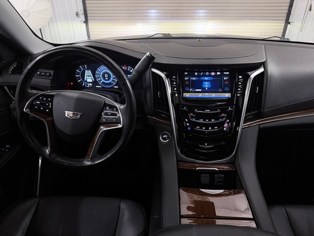 Used 2020 Cadillac Escalade Luxury w/ LPO, Radiant Package AWD/4WD image 23