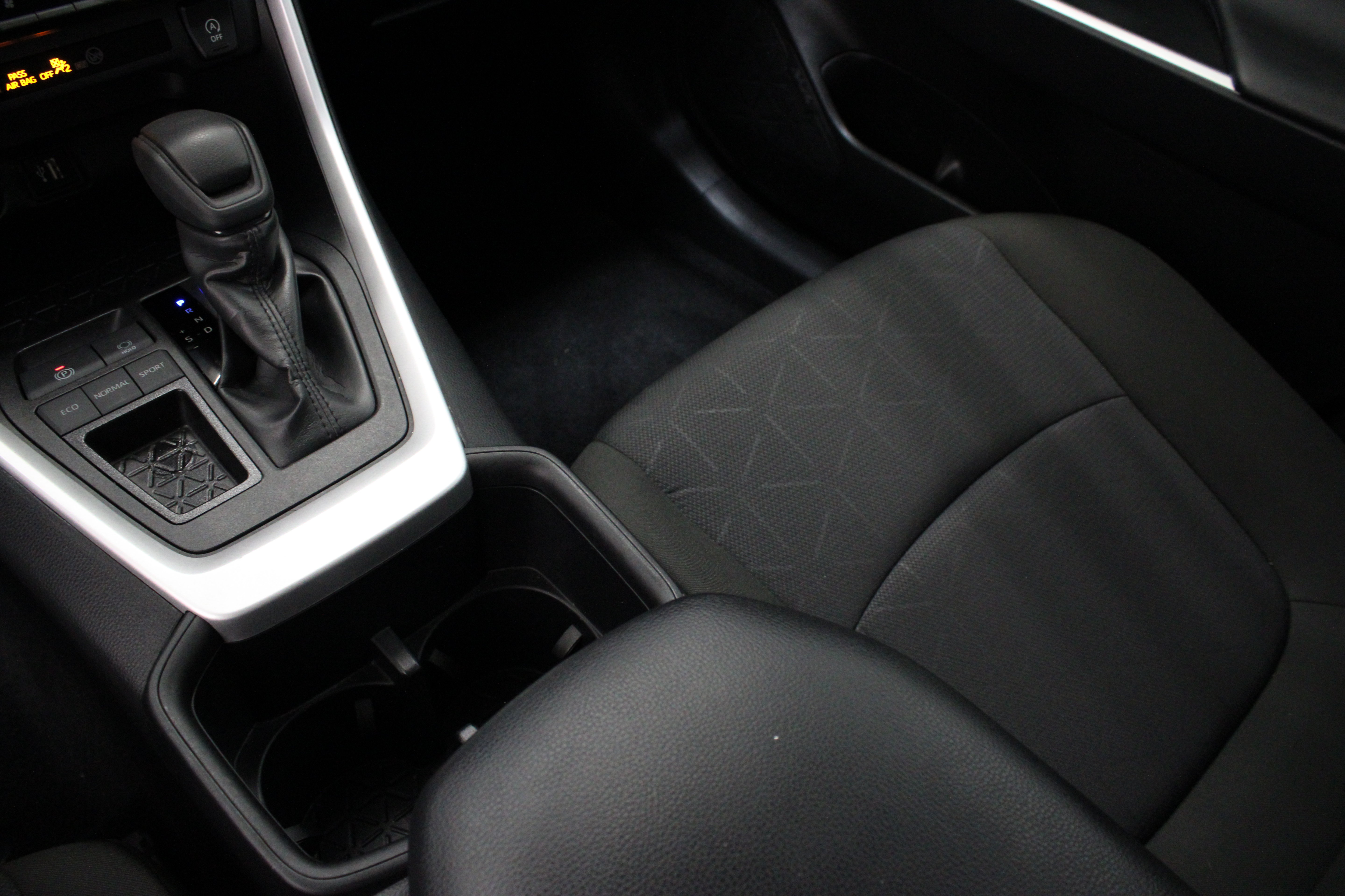 Used 2025 Toyota RAV4 XLE w/ Convenience Package FWD image 17