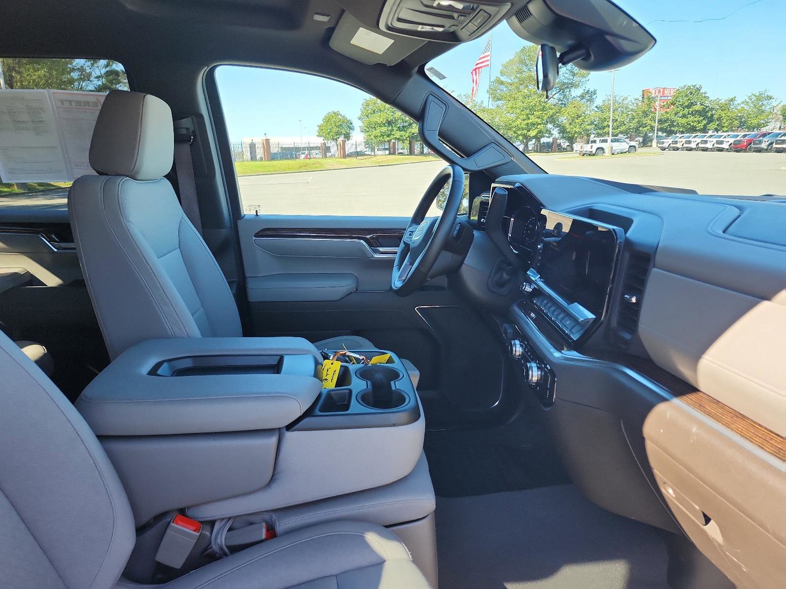 Used 2025 GMC Sierra 1500 SLE image 8