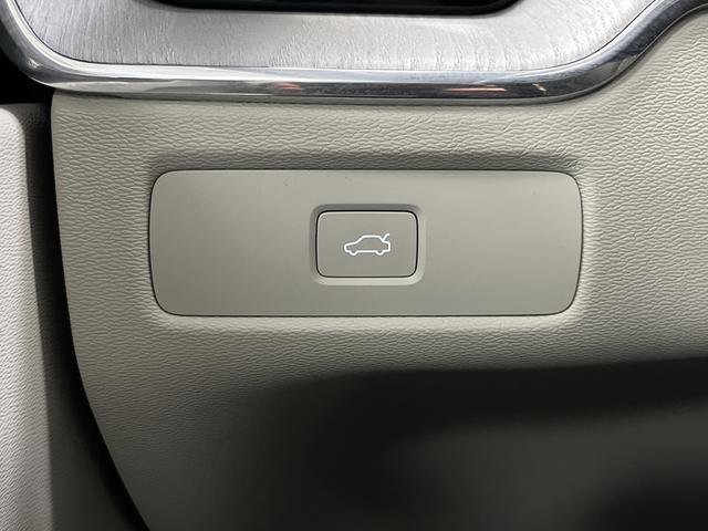 Used 2025 Volvo XC60 B5 Ultra w/ Protection Package Premier image 25