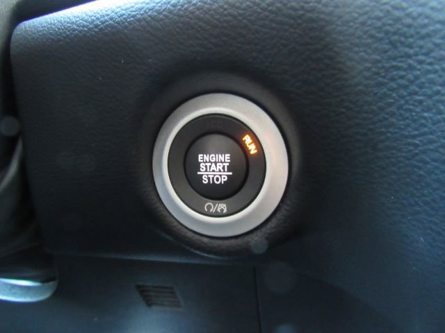 Used 2025 Chrysler Pacifica Select image 45