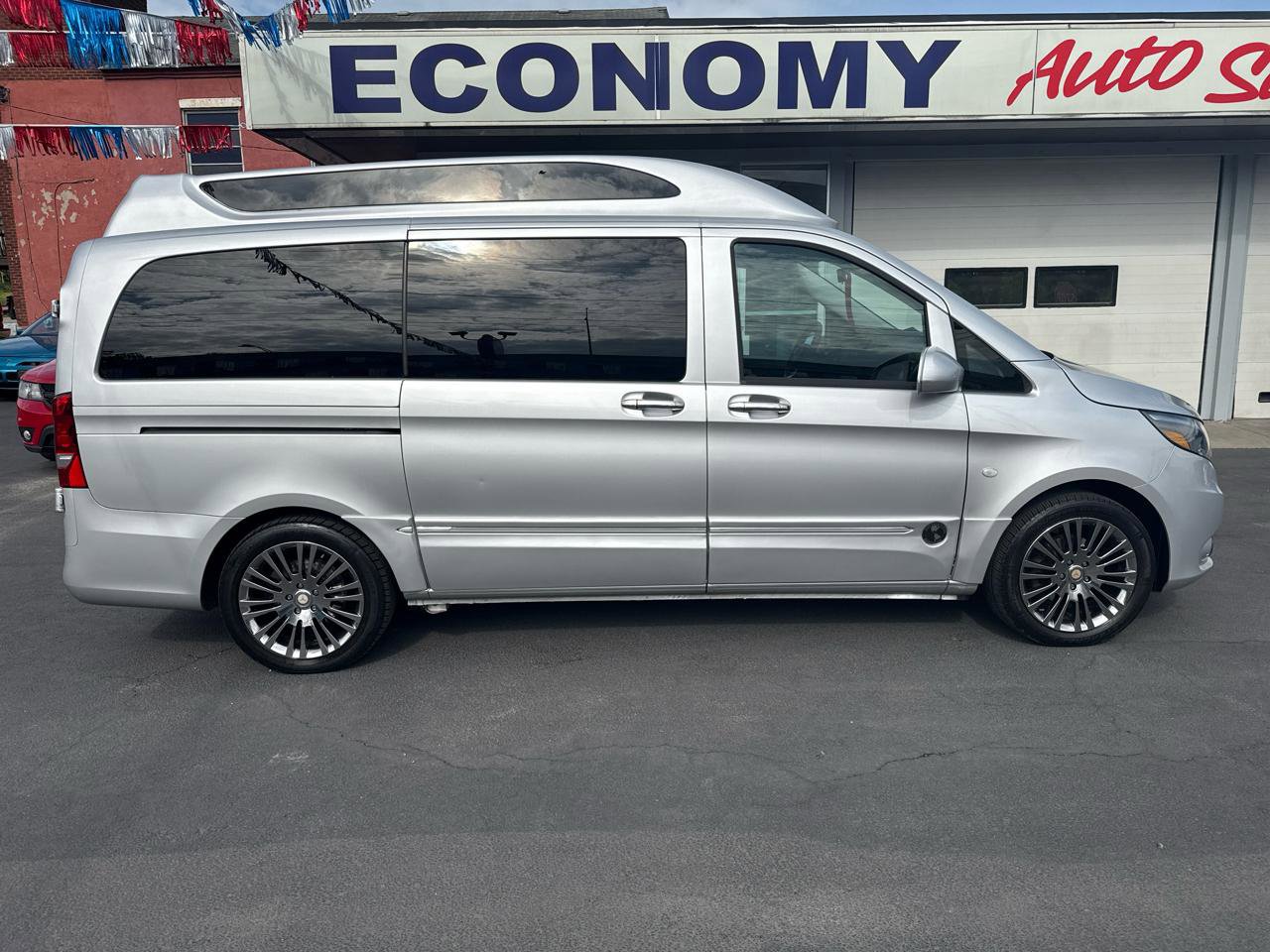 Used 2016 Mercedes-Benz Metris Passenger image 2