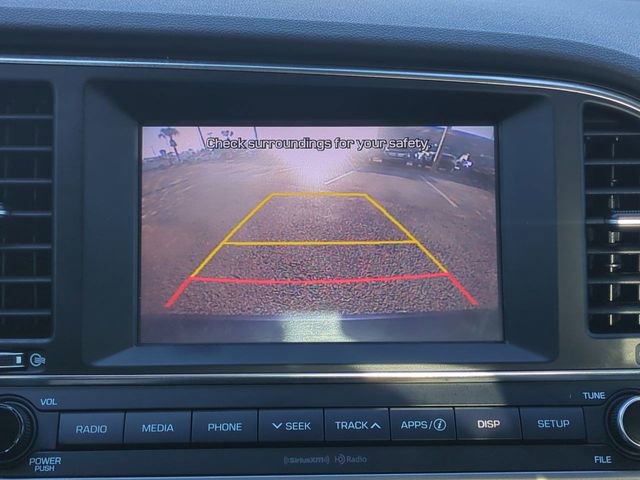 Used 2017 Hyundai Elantra SE image 19