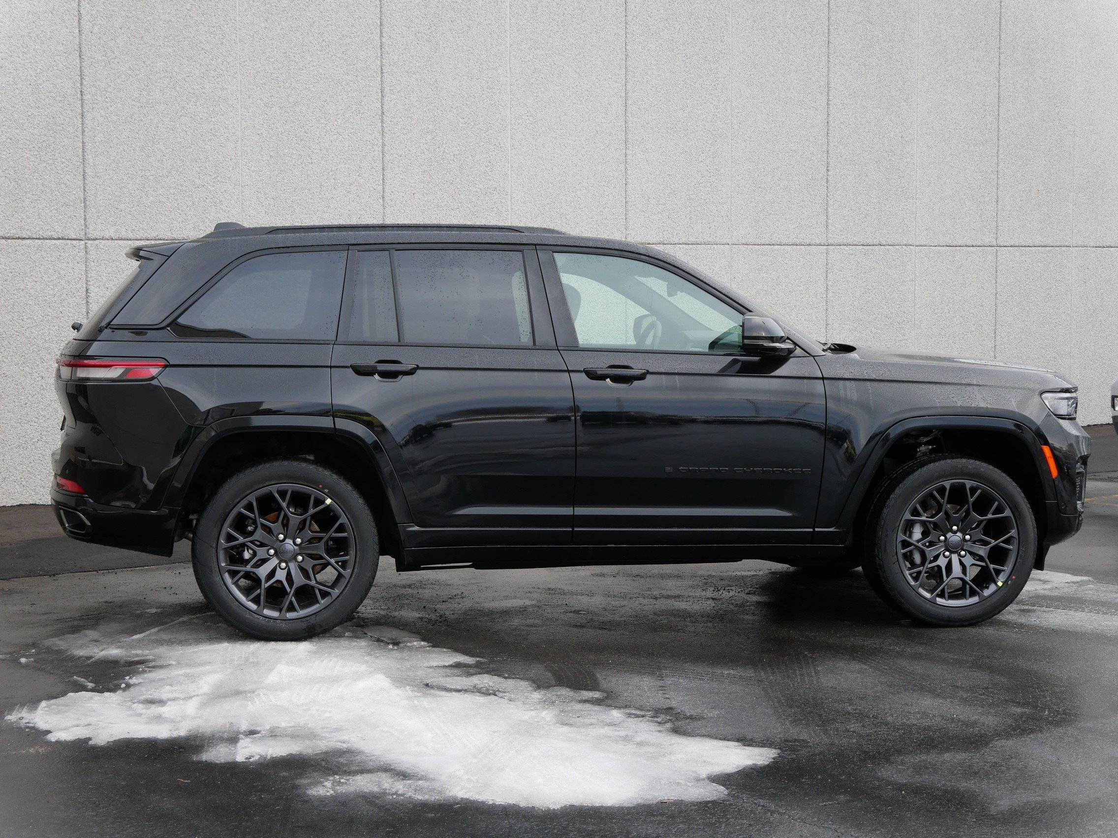 New 2025 Jeep Grand Cherokee Summit w/ Obsidian Package image 2