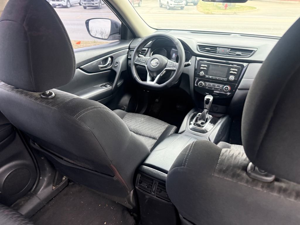 Used 2017 Nissan Rogue S image 11
