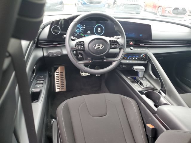 Certified 2025 Hyundai Elantra SEL FWD image 10
